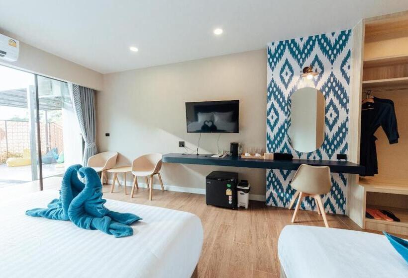 חדר סטנדרט לשלושה עם נוף לבריכה, Phu Sakon Ville