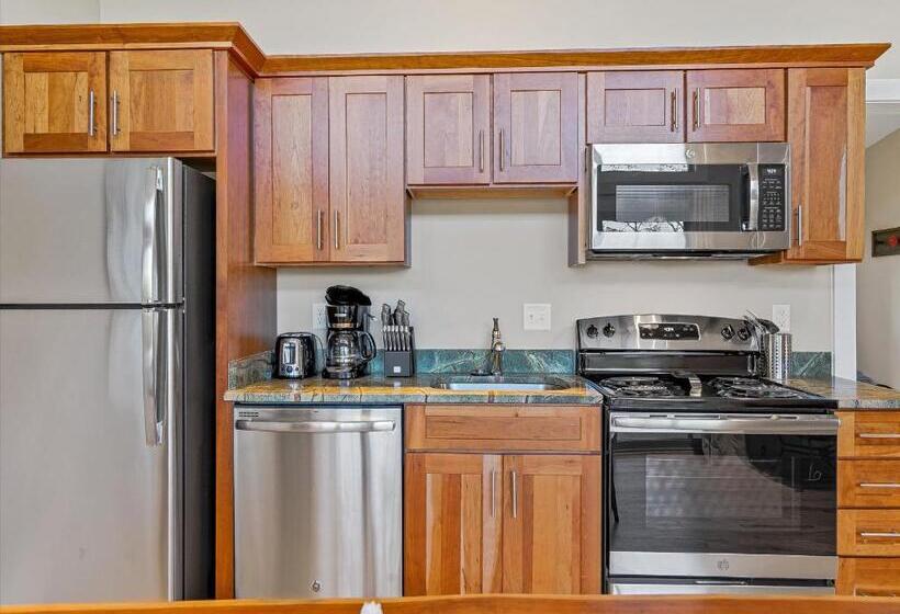 منزل غرفة نوم واحدة, Pilot Cove