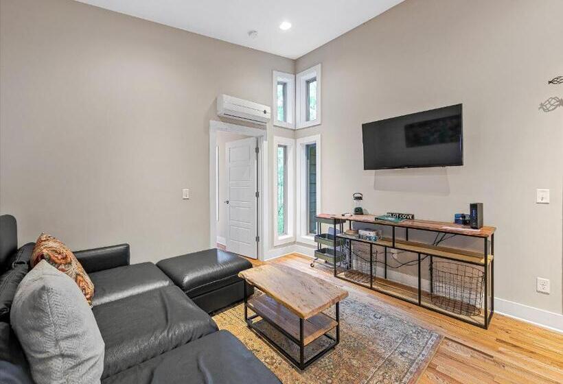 منزل غرفة نوم واحدة, Pilot Cove