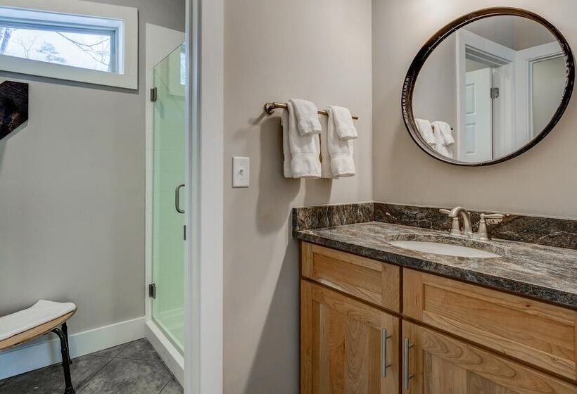 إستوديو ديلوكس, Pilot Cove