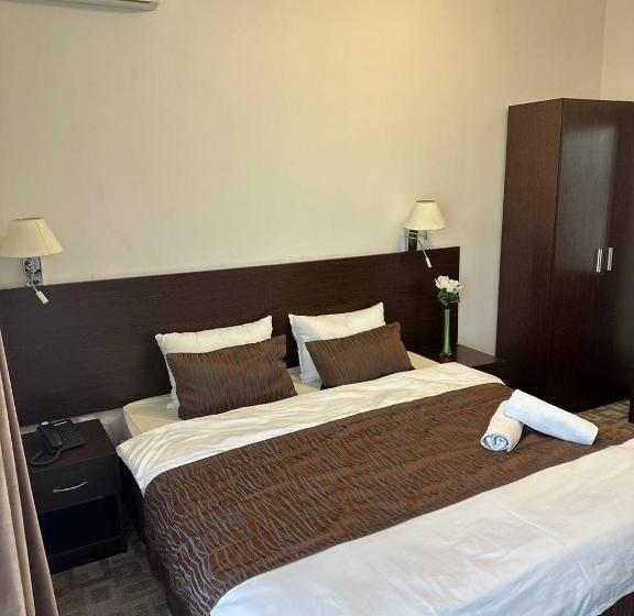 اتاق اکونومی, Tanzharyk