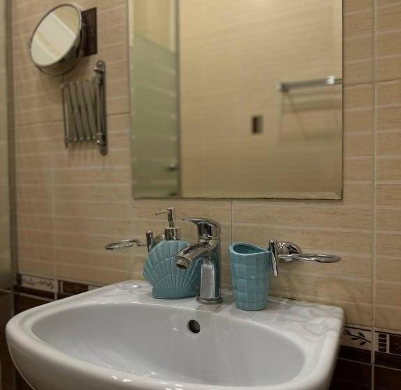 اتاق استاندارد سه نفره, Tanzharyk