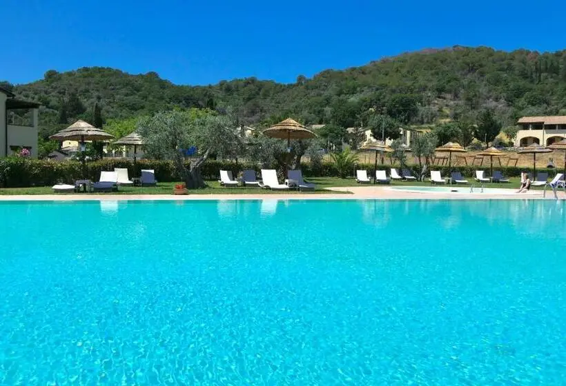 バルコニー付き1ベッドルームアパートメント, Isa Apartments 5 Beds, First Floor With Private Outdoor Area, In Residence With Swimming Pool