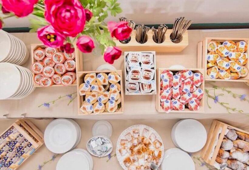 Апартаменты 1 Спальня с Балконом, Isa Apartments 5 Beds, First Floor With Private Outdoor Area, In Residence With Swimming Pool