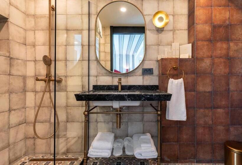 اتاق لوکس با چشم‌انداز دریا, Khai Hotel Karaköy