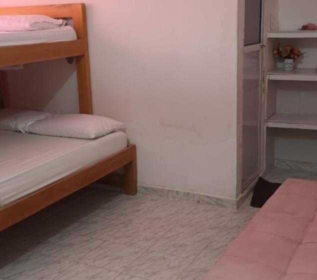 家庭间, Hostal Girasoles Tolu