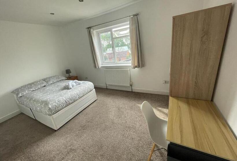 디럭스 룸, Kingston House