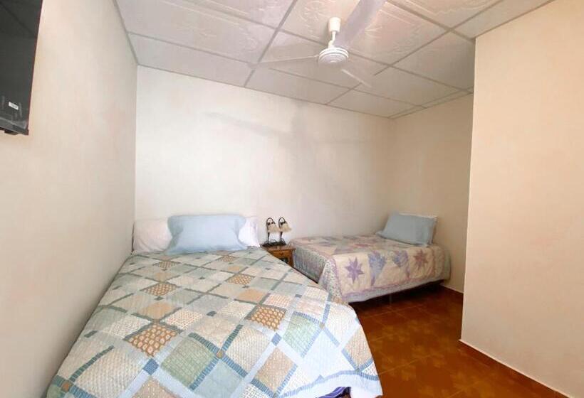 اتاق استاندارد یک نفره, Maria Iii Hostal