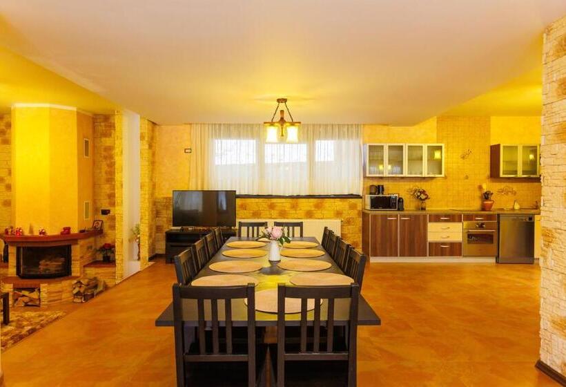 ‫فيلا غرفة نوم واحدة, Paradisul Verde Siriu