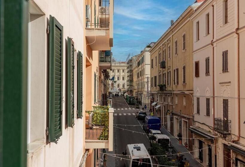 غرفة قياسية مزوَّدة بشُرفة, Unico