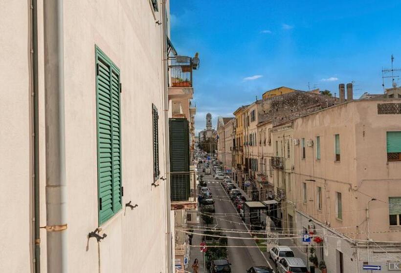 غرفة قياسية مزوَّدة بشُرفة, Unico