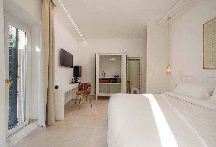 غرفة قياسية مزوَّدة بشُرفة, Unico