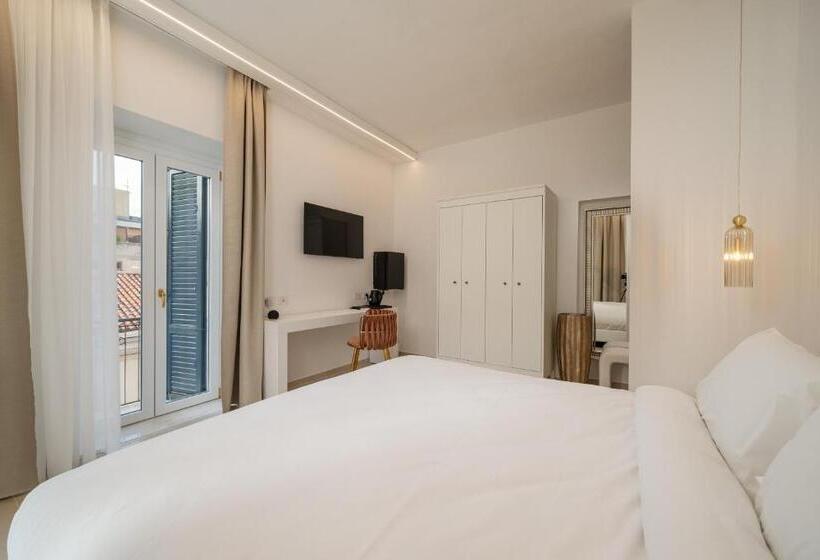 غرفة قياسية مزوَّدة بشُرفة, Unico