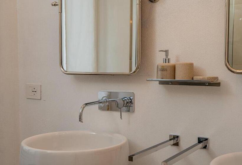 غرفة قياسية فردية, Unico