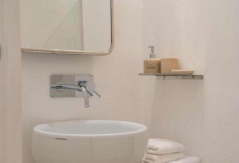 غرفة قياسية فردية, Unico