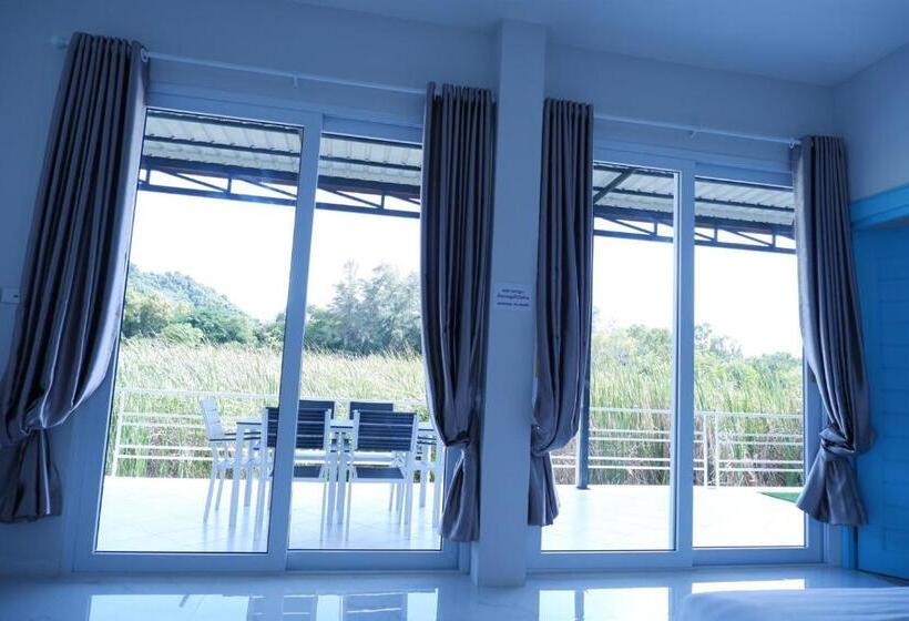 غرفة قياسية مزوَّدة بشُرفة, Sunset Village Rayong