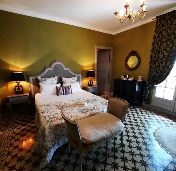 غرفة قياسية رباعية مطلة على الحديقة, Château Sainte Cécile Chambres D Hôtes / Guest House In Castle Château Sainte Cécile