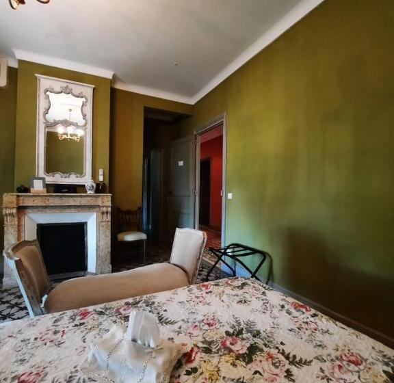 غرفة قياسية رباعية مطلة على الحديقة, Château Sainte Cécile Chambres D Hôtes / Guest House In Castle Château Sainte Cécile