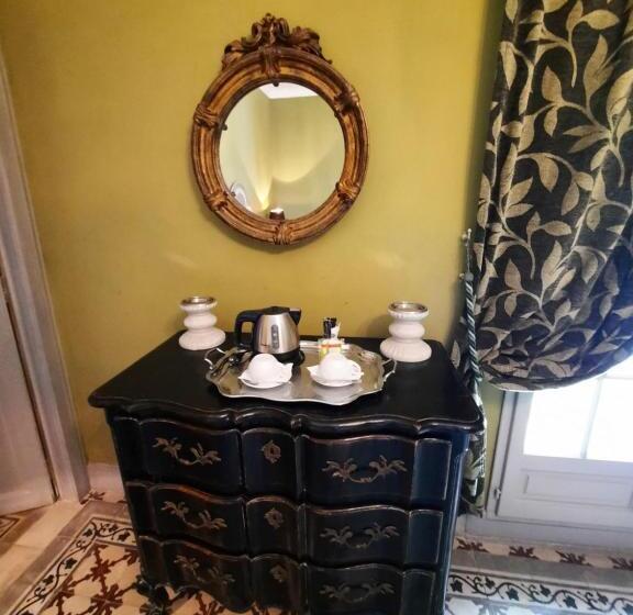 غرفة قياسية رباعية مطلة على الحديقة, Château Sainte Cécile Chambres D Hôtes / Guest House In Castle Château Sainte Cécile