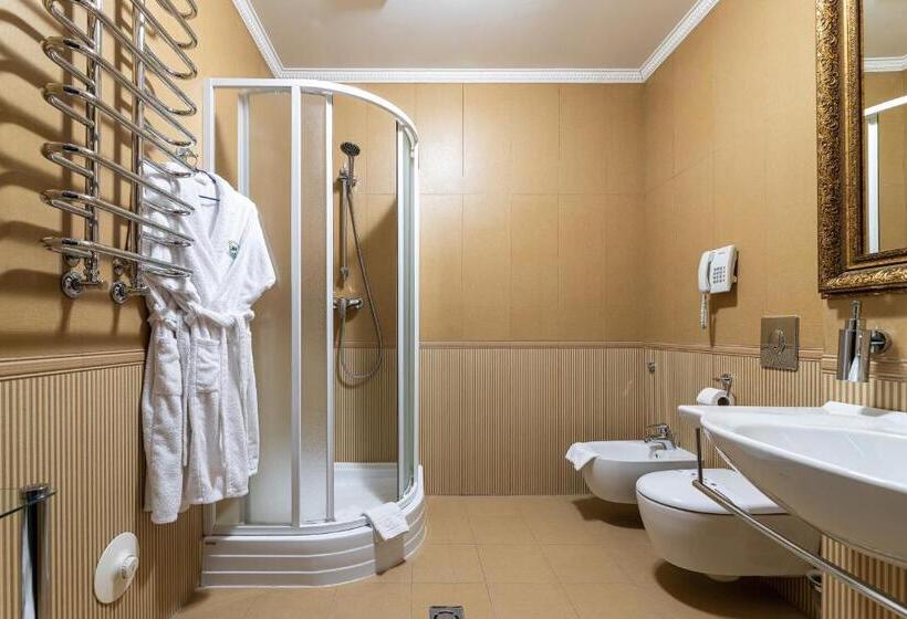 جناح غرفتين نوم, карпатська ружа