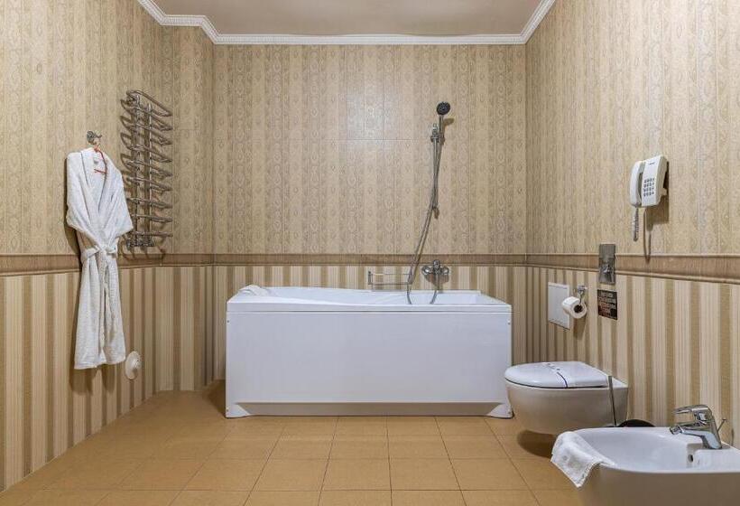 جناح غرفتين نوم, карпатська ружа