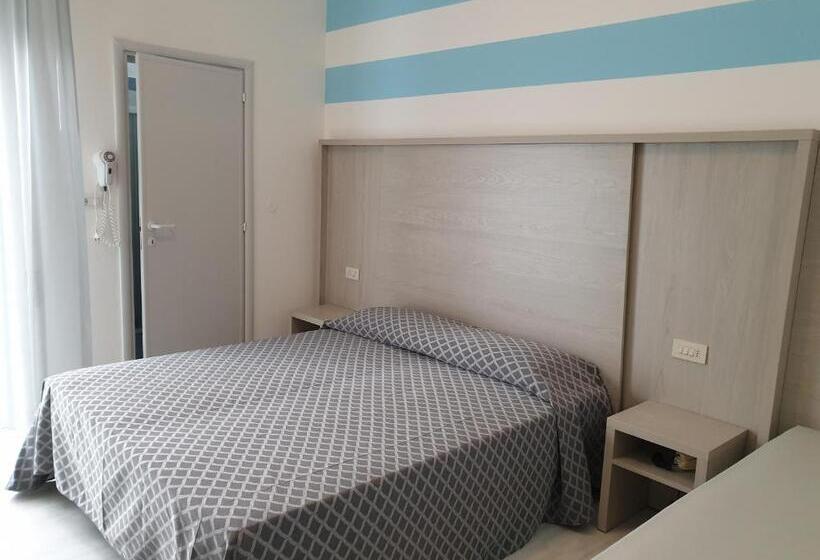 标准三人间, Admiral