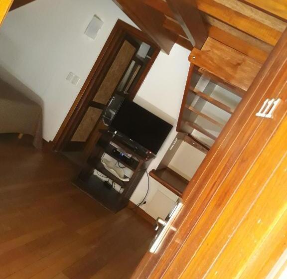 חדר סטנדרט לשלושה, La Tavola