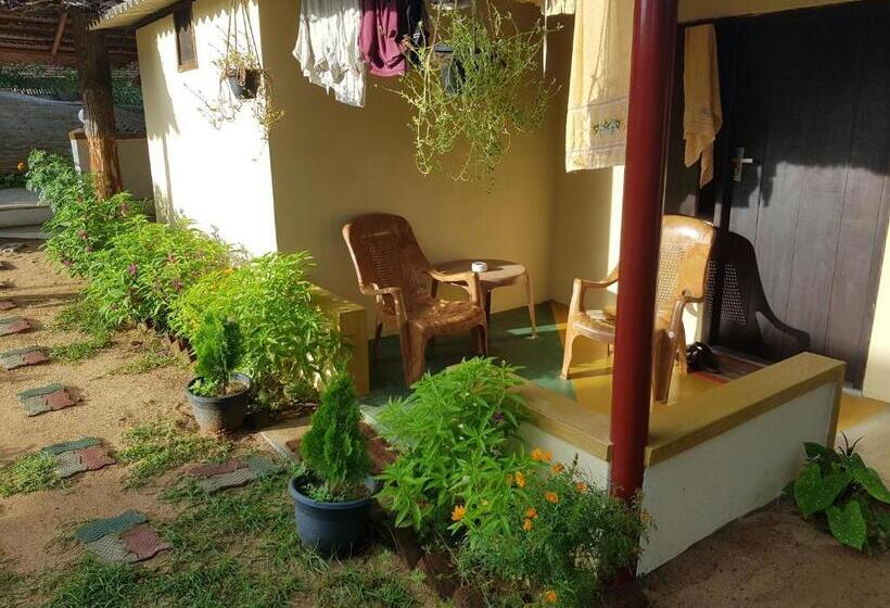 エコノミールーム, Moon Garden