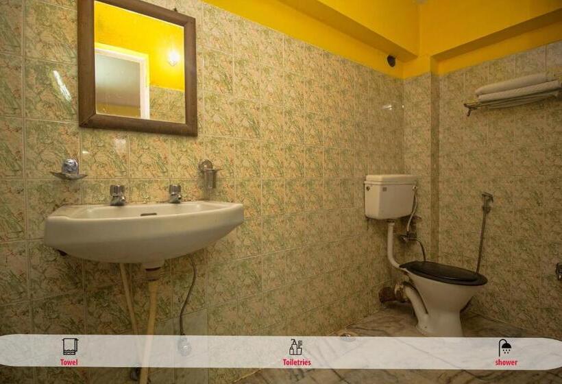 トリプルクラシックルーム, Oyo Flagship Gautam