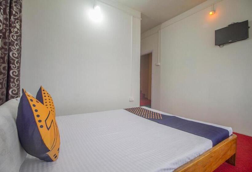 トリプルクラシックルーム, Oyo Flagship Gautam