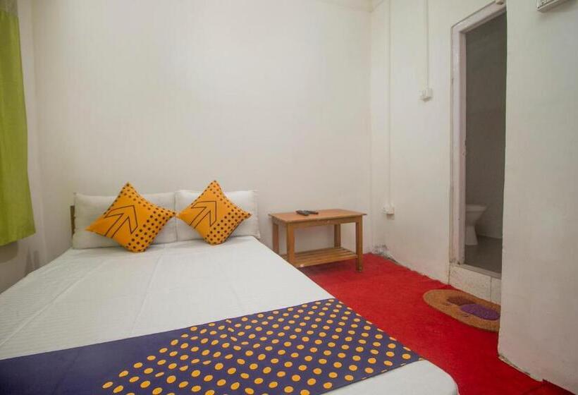 トリプルクラシックルーム, Oyo Flagship Gautam