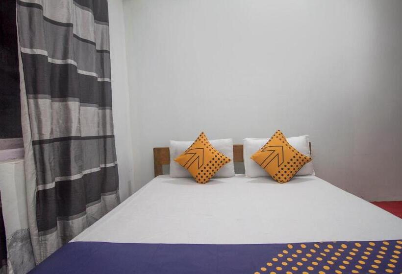 トリプルクラシックルーム, Oyo Flagship Gautam