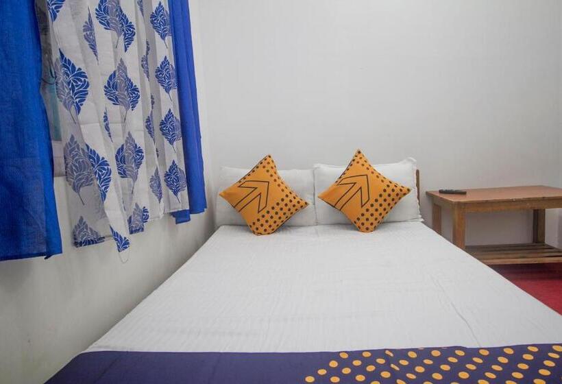 トリプルクラシックルーム, Oyo Flagship Gautam