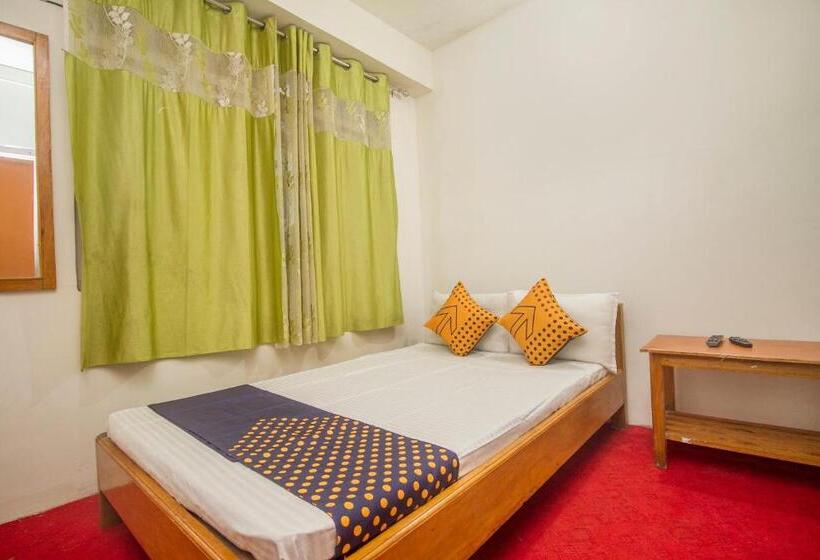 トリプルクラシックルーム, Oyo Flagship Gautam