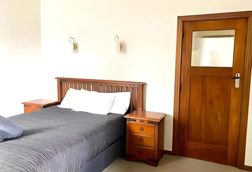 Talo 4 Makuuhuonetta, Havelock North Holiday Park