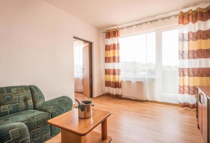 דירת חדר, Hýbadlo