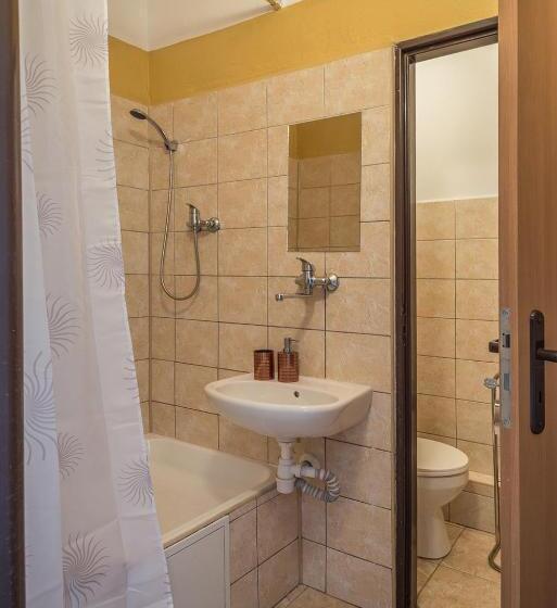 דירת חדר, Hýbadlo