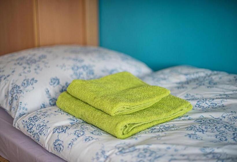 חדר סטנדרט, Hýbadlo