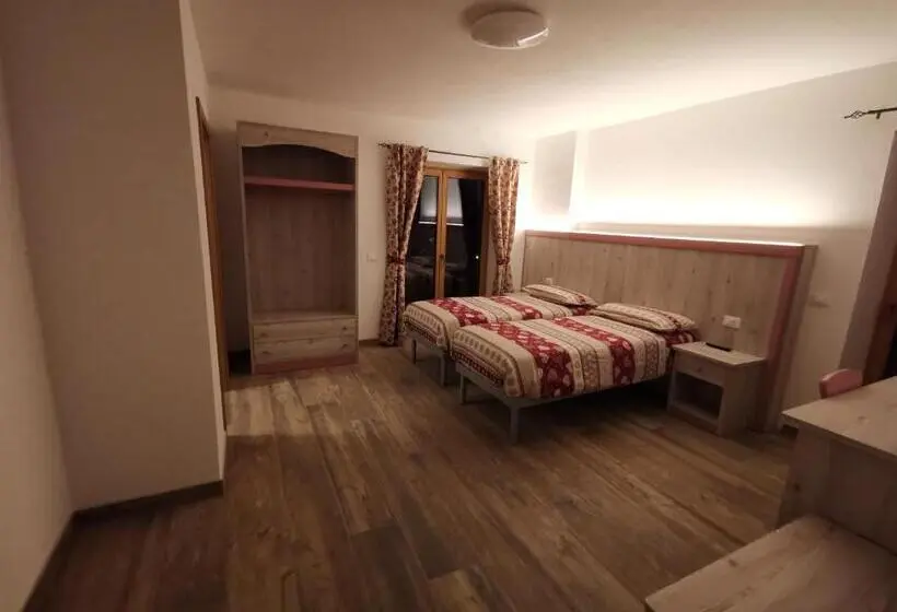 Standard Kolmen Hengen Huone, All Amicizia