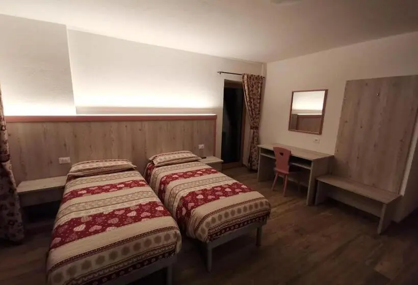 Standard Kolmen Hengen Huone, All Amicizia