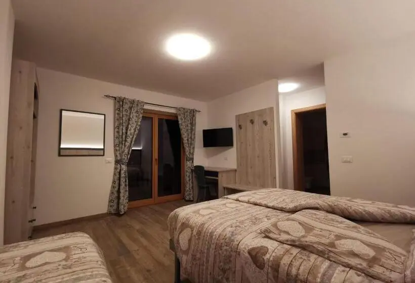 Standard Triple Room with Terrace, All Amicizia