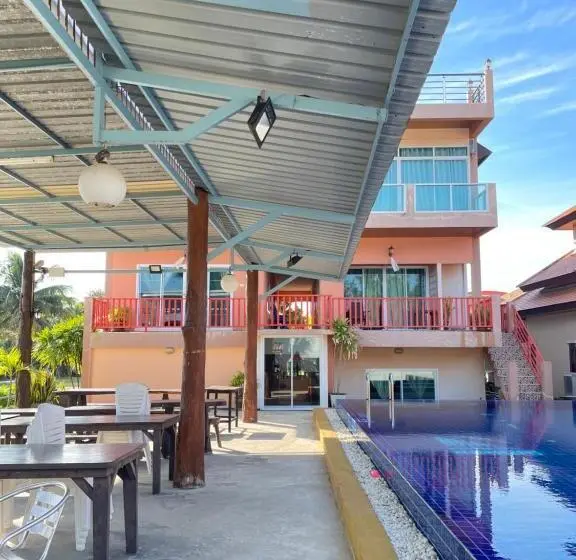 バルコニー付きスタンダードルーム, Chaipatchara Resort
