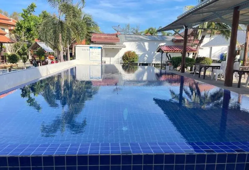 キングサイズベッドのスタンダードルーム, Chaipatchara Resort