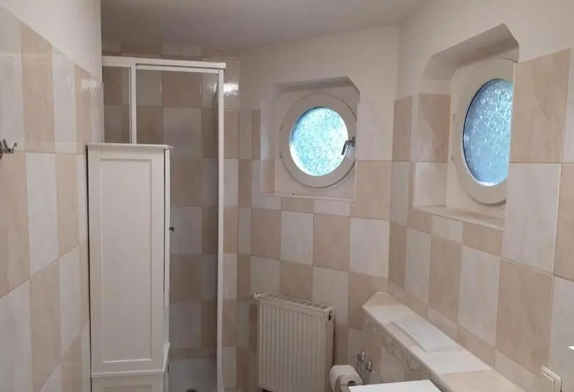 Deluxe Kolmen Hengen Huone, Fiore Gästezimmer