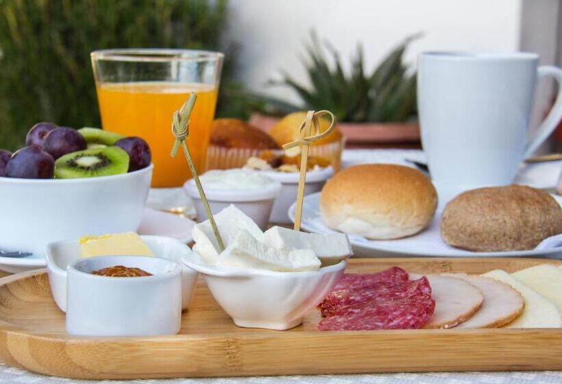 اتاق استاندارد سه نفره, Hostal Almares