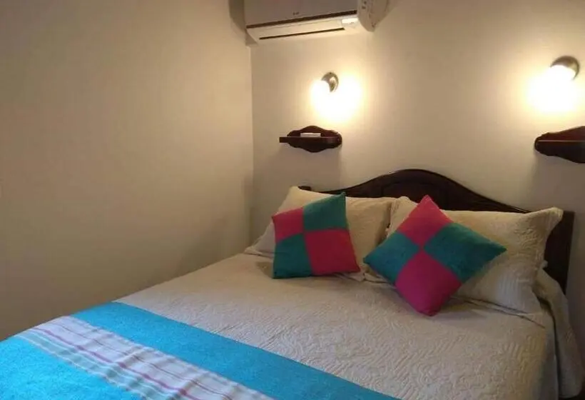 اتاق استاندارد سه نفره, Hostal Casa Blanca