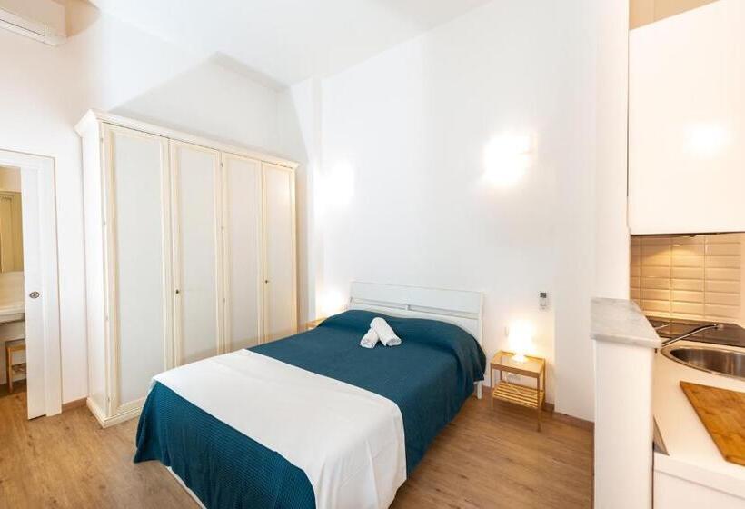 スタンダードスタジオ, La Corallina