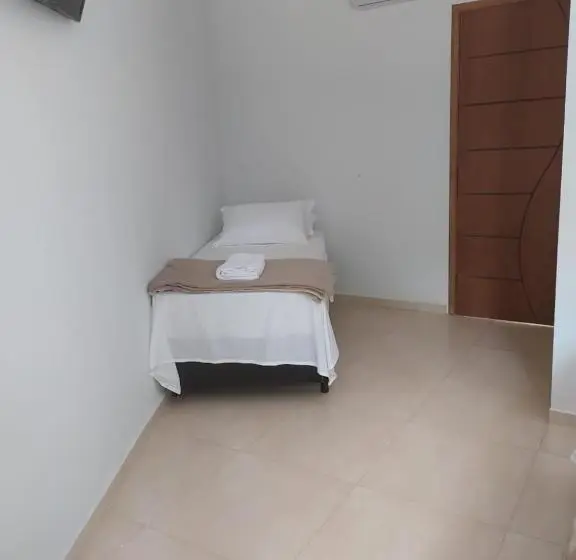 Basic Kolmen Hengen Huone, Recanto Bromélias