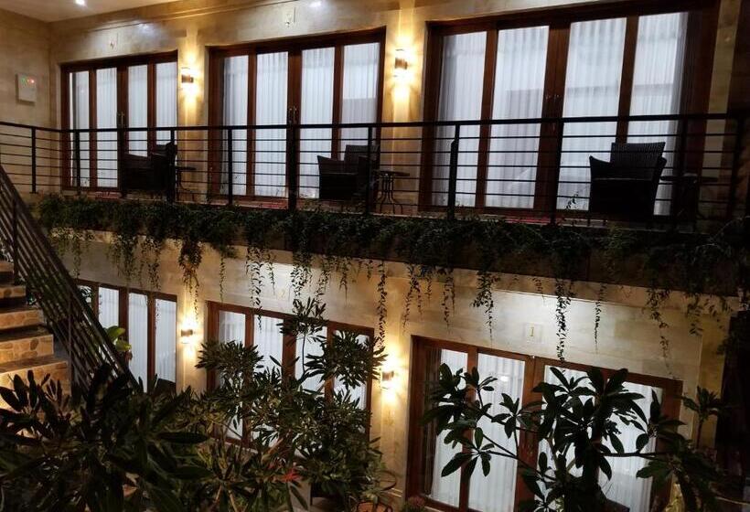 חדר דלוקס, Yuan Room