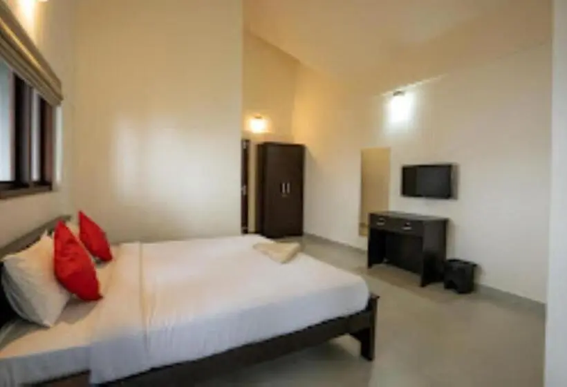 Villa 1 Makuuhuone, Cliffotel Kerala
